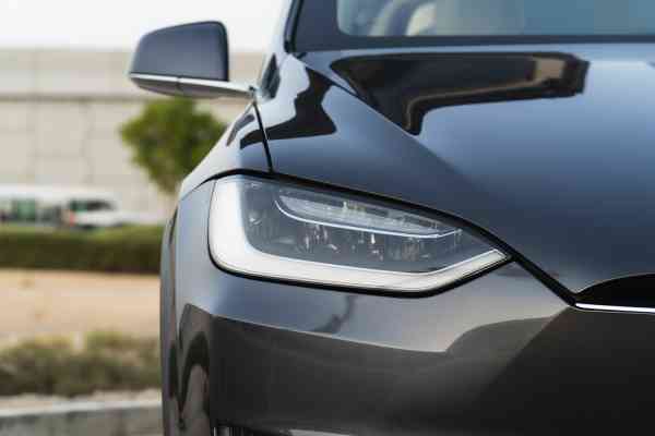 Тесла Модель ИКС доступна в аренде