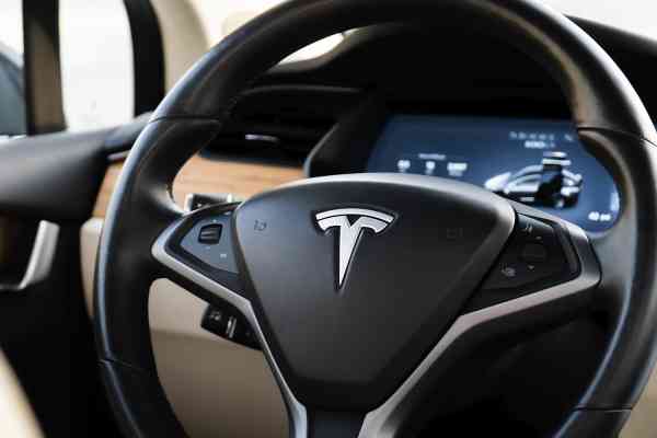 Тесла Модель ИКС доступна в аренде