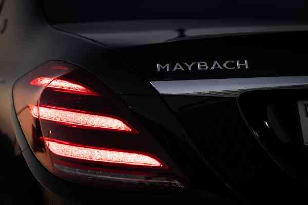 Rent luxurious Mercedes-Benz Maybach in Dubai