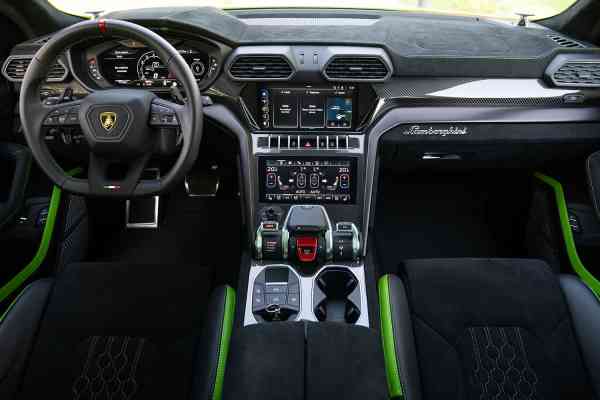Lamborghini Urus for rent