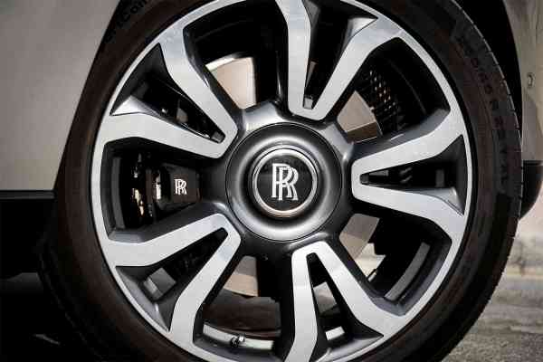 Аренда Роллс Ройс Куллинан 2021 года в Дубае, REF-106