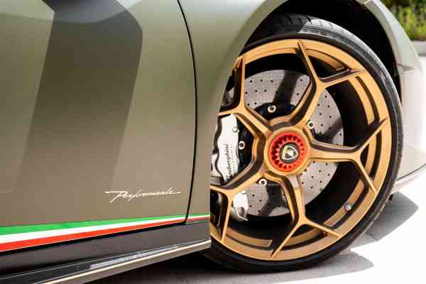 Rent Green unique Lamborghini Huracan 2018 model, REF-120 in Dubai