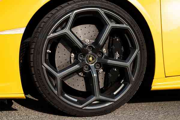 Аренда Ламборгини Хуракан 2020 года в Дубае, REF-172