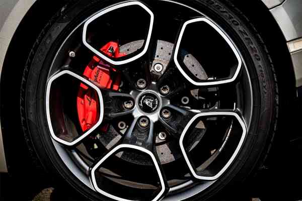 Rent Silver Lamborghini Huracan 2018 model, REF-173 in Dubai