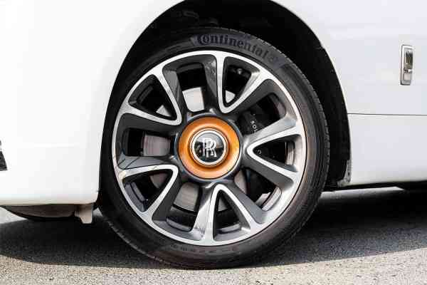 Rent White-Gold Rolls Royce Wraith in Dubai