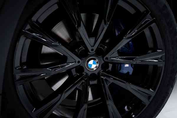 7-seater BMW X7 40i available for rent