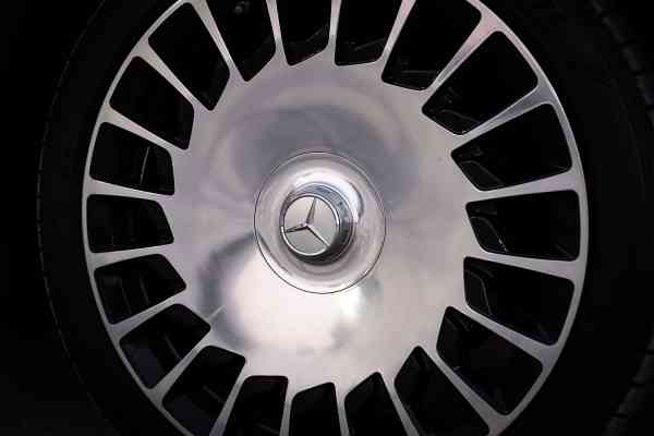 Rent luxurious Mercedes-Benz Maybach in Dubai