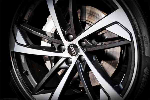 Rent Red brand new Audi Q7 2021 model, REF-66 in Dubai