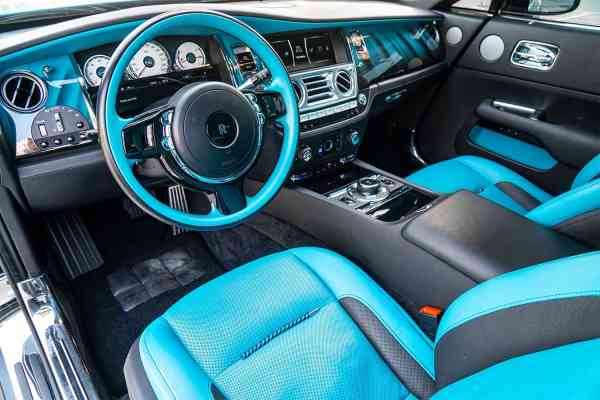 Rent Black Rolls Royce Wraith in Dubai