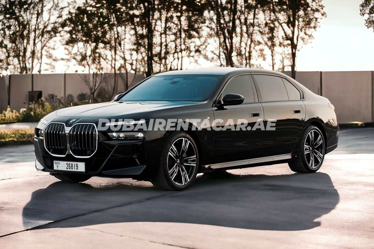 Черный BMW 7-й серии доступен в аренду в Дубае