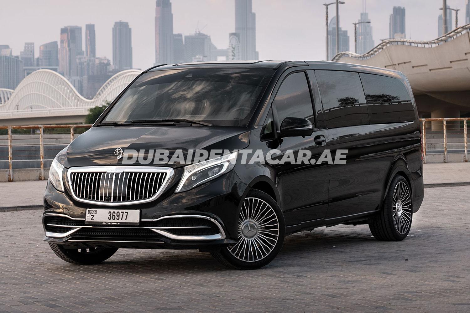Роскошный 4-местный Mercedes-Benz V250 Maybach доступен в аренду в Дубае