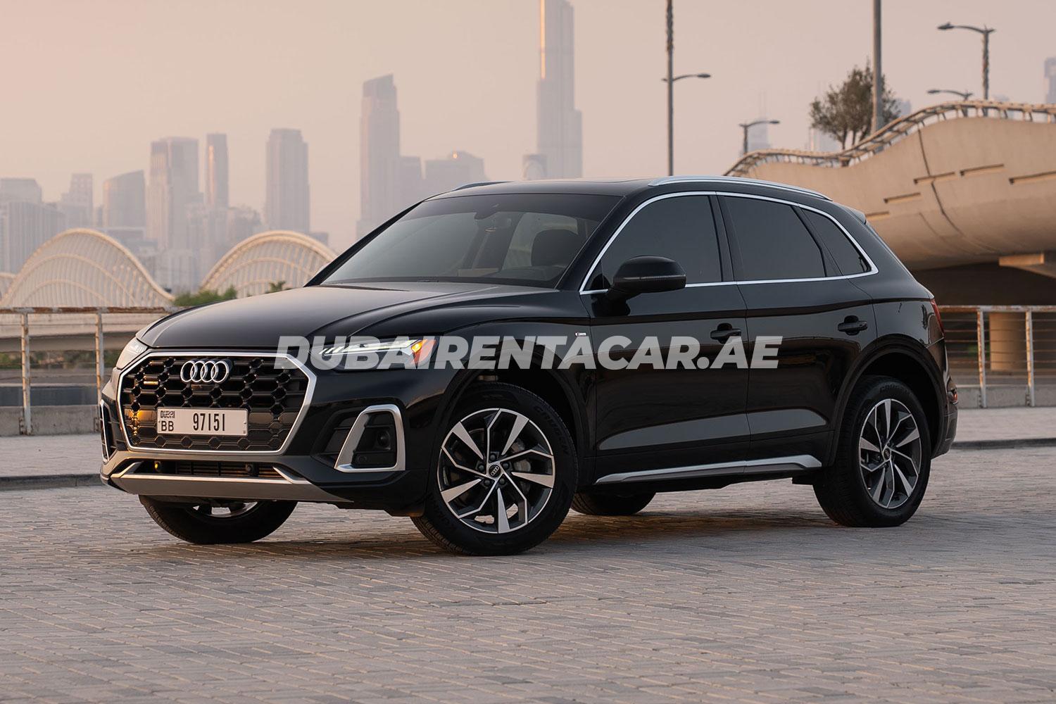 Аренда комфортабельного черного Audi Q5 в Дубае