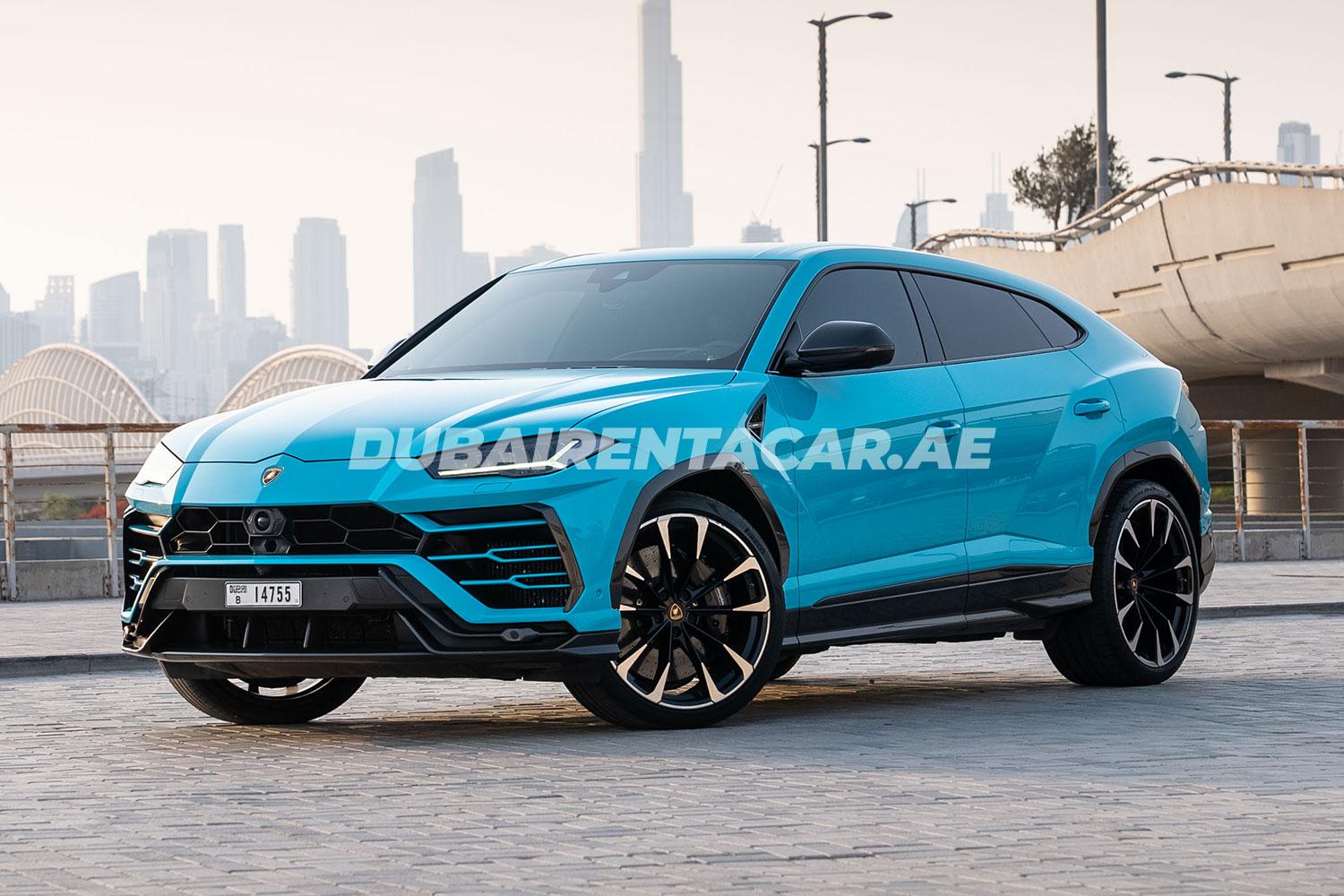 Аренда синего Lamborghini Urus 2023 модельного года в Дубае