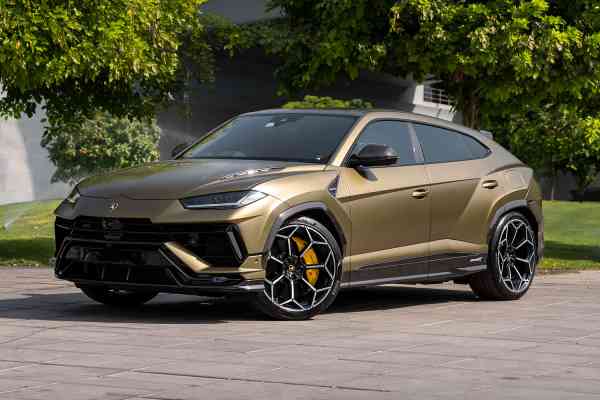 Lamborghini Urus Perfomante можно арендовать в Дубае